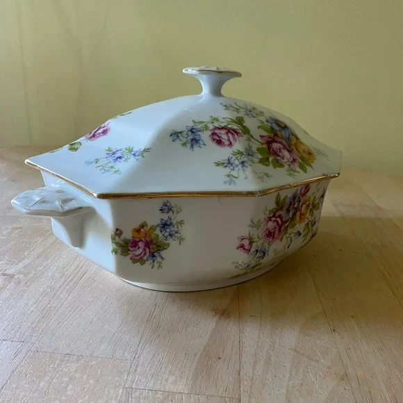 F Legrand et Cie Limoges France circa 1920 9” porcelain serving dish with lid. - Picture 2 of 11